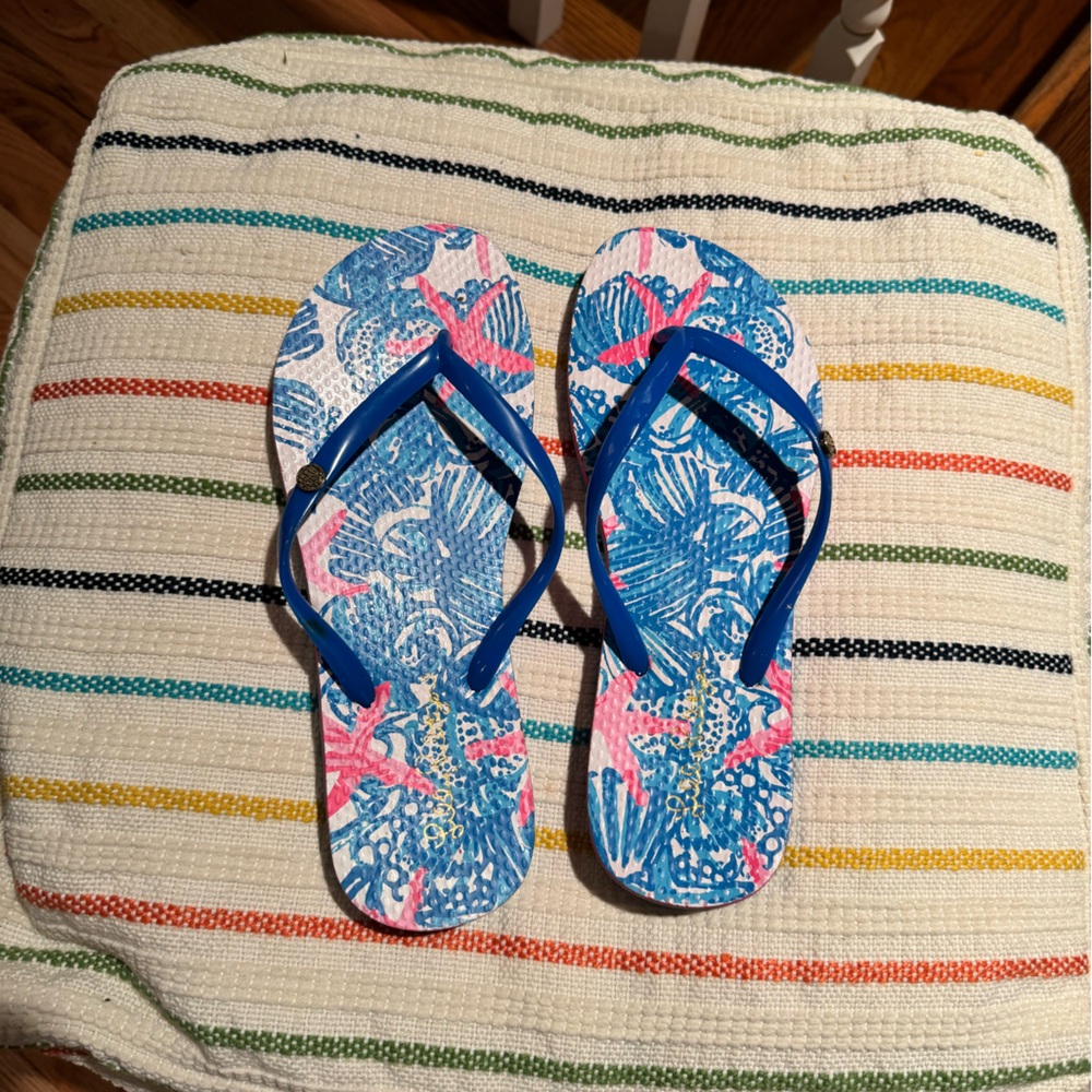 Lilly Pulitzer pool flip flops.